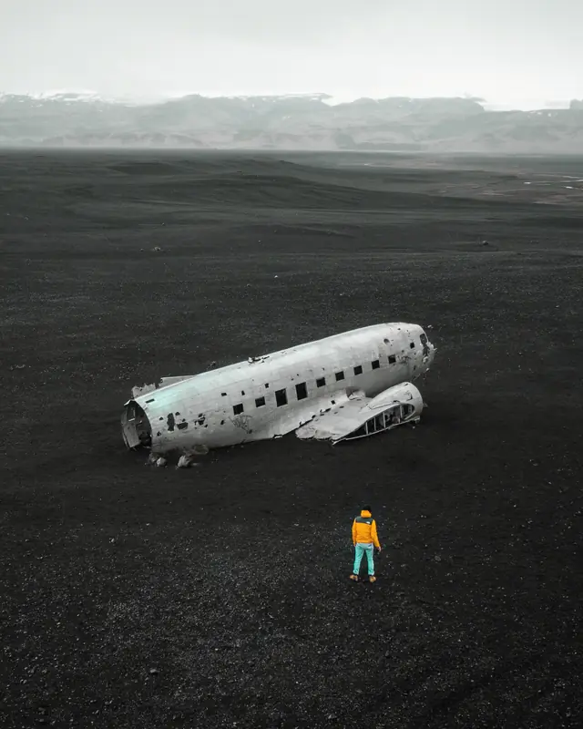 Vliegtuigwrak op Sólheimasandur · Douglas DC-3, neergestort 1973