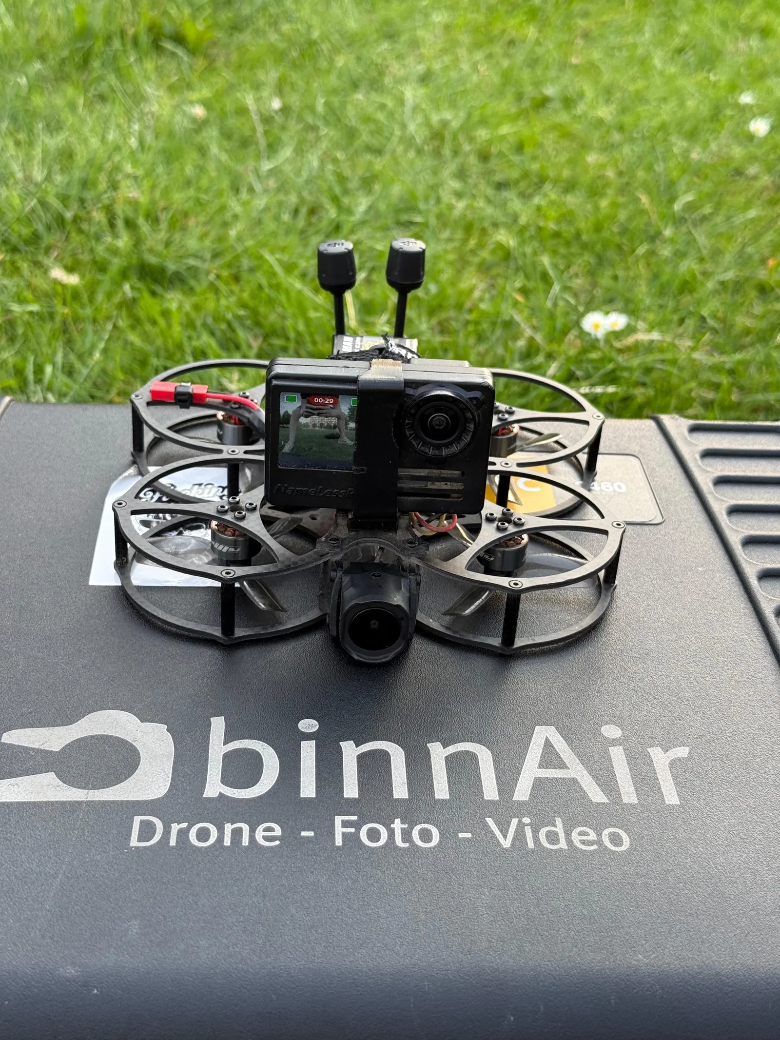 De FPV-drone van Binnair, klaar voor de vlucht door de woning