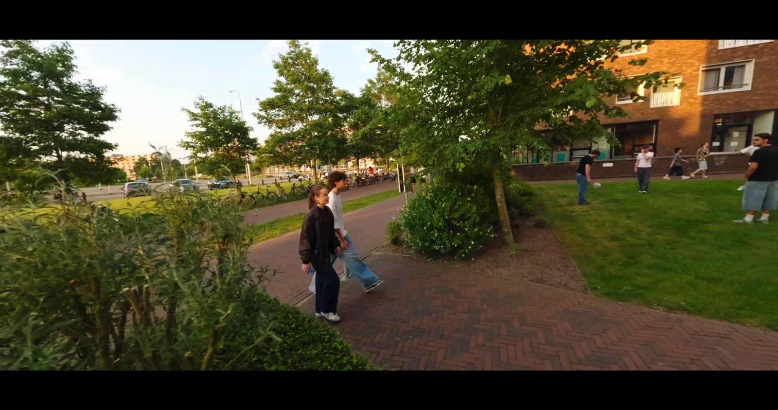 Stel dat golden hour over de campus loopt