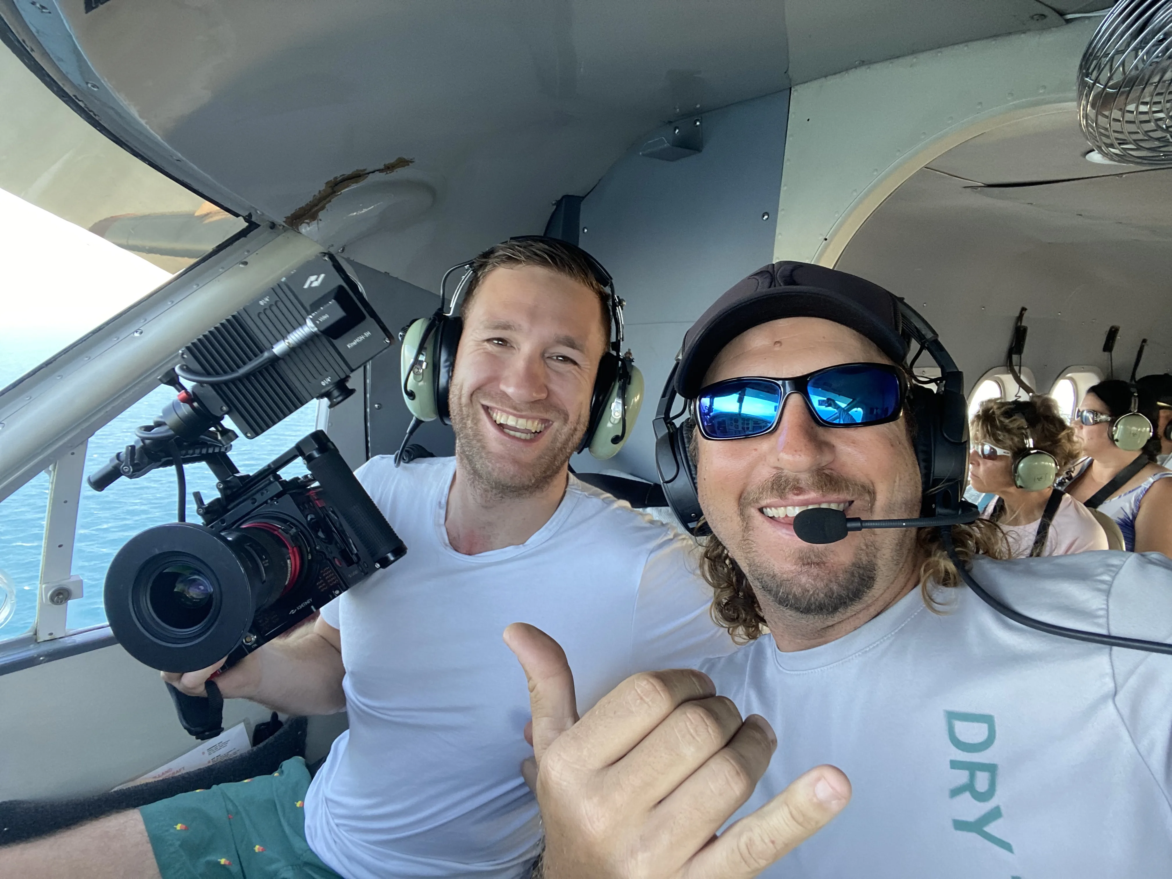 In het watervliegtuig naar Fort Jefferson · piloot en Jeroen in de cockpit op weg naar de Dry Tortugas